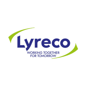 www.lyreco.com
Działając w 42 krajach na 4 kontynentach, Lyreco plasuje się wśród światowych liderów w dziedzinie dostarczania rozwiązań dla biur i miejsc pracy. Obecne w Polsce od 1998 roku obejmuje swoją siecią dostaw obszar całego kraju i jest największą firmą biuro-serwisową w Polsce. Strategia Lyreco opiera się na połączeniu sił i wspólnym użytkowaniu systemów. Wykorzystując wiedzę i doświadczenie pracowników wszystkich filii, Grupa Lyreco jest w stanie zaoferować lokalnym i międzynarodowym klientom taki sam zakres usług i produktów na całym świecie. Mając w stałej dostępności prawie 8000 produktów, w każdym roku wprowadzanych jest do oferty około 1000 nowości. Od markowych artykułów po ekskluzywne produkty marki własnej Lyreco w alternatywnych cenach. Rozszerzając swoją ofertę, Lyreco wprowadziło w ostatnich latach do swojego katalogu rozwiązania w kilku nowych obszarach: BHP – Produkty Ochrony Osobistej, Print Services – usługa druku, a także Nespresso Business Solutions jako wyłączny dystrybutor marki Nespresso. Niezależnie od tego, jakiej wielkości jest firma, Lyreco jest w stanie zapewnić najwyższy standard zarządzania zakupami, w celu osiągnięcia założonych celów, bez ponoszenia niepotrzebnych kosztów. Dzięki wyjątkowym ludziom i rozwiązaniom technologicznym gwarantuje dostawę o bezkonkurencyjnym współczynniku realizacji 99,7%. Od wielu lat realizujemy strategię społecznej odpowiedzialności biznesu. Już w roku 2004 przystąpiliśmy do inicjatywy ONZ – United Nations Global Compact. Jest to zobowiązanie do dostosowania w swoich działaniach i strategii dziesięciu powszechnie przyjętych zasad w zakresie praw człowieka, pracy, ochrony środowiska i przeciwdziałania korupcji. W roku 2012 przygotowaliśmy i wdrażamy pięcioletnią strategię zrównoważonego działania EKO PRZYSZŁOŚĆ w Polsce i na całym świecie. Naszą misją jest bycie najlepszym dostawcą rozwiązań dla biznesu w zakresie tworzenia efektywnego środowiska pracy i zapewnienie w przyszłości zrównoważonego rozwoju dla wszystkich interesariuszy. Strategia oparta jest na 3 filarach, w których określiliśmy i realizujemy nasze zobowiązania i sprawdzamy ich realizację poprzez zdefiniowane wskaźniki sukcesu (KPI).